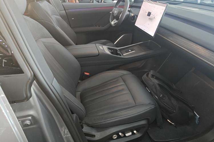 Used ONVO L60 2024 60 kWh Rear-Drive Version Right Front Seat