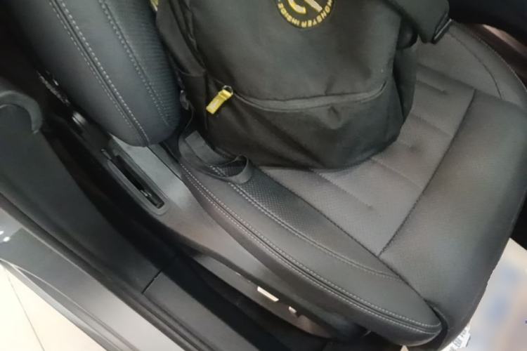 Used ONVO L60 2024 60 kWh Rear-Drive Version Right Front Seat