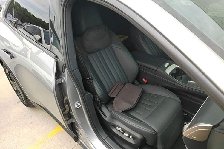 Used ONVO L60 2024 60 kWh Rear-Drive Version Right Front Seat