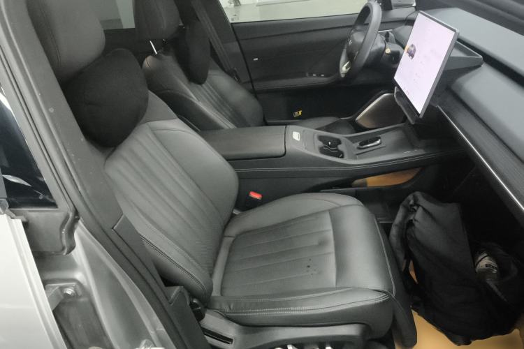 Used ONVO L60 2024 60 kWh Rear-Drive Version Right Front Seat