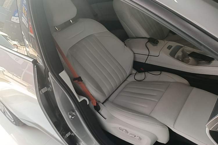 Used ONVO L60 2024 60 kWh Rear-Drive Version Right Front Seat
