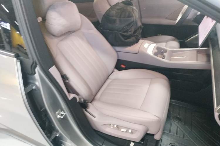 Used ONVO L60 2024 60 kWh Rear-Drive Version Right Front Seat