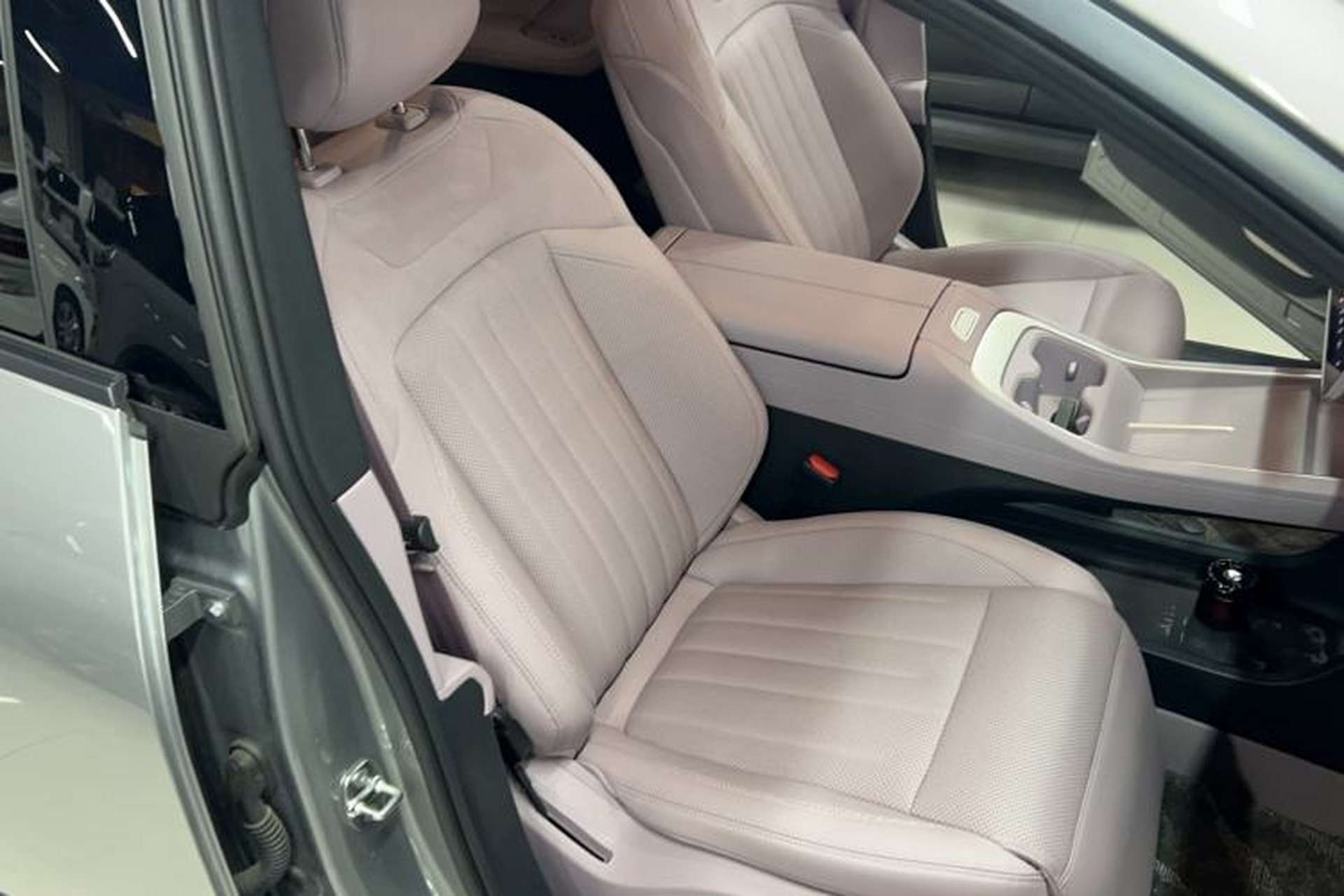 Used ONVO L60 2024 60 kWh Rear-Drive Version Right Front Seat