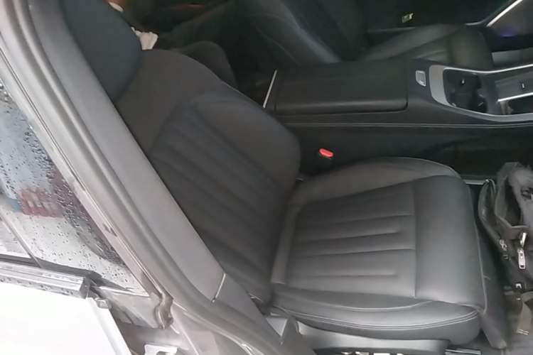 Used ONVO L60 2024 60 kWh Rear-Drive Version Right Front Seat