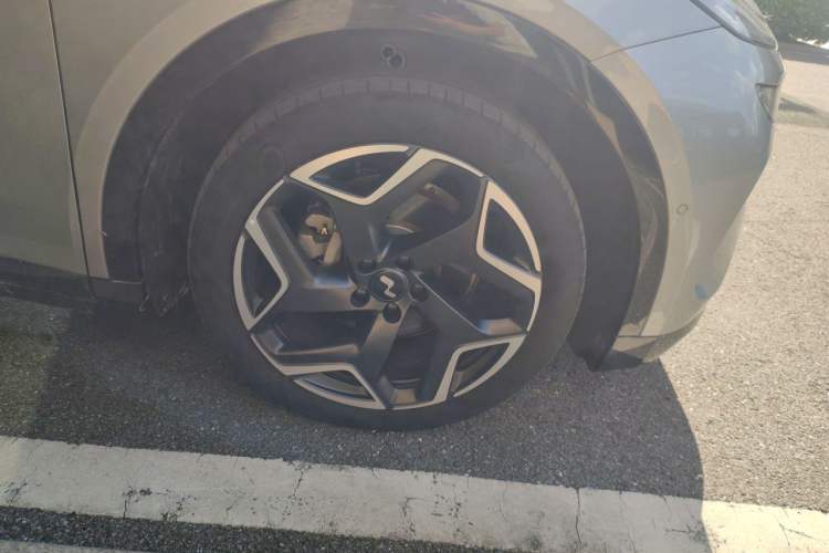 Used ONVO L60 2024 60 kWh All-Wheel Drive Right Front Wheel Hub