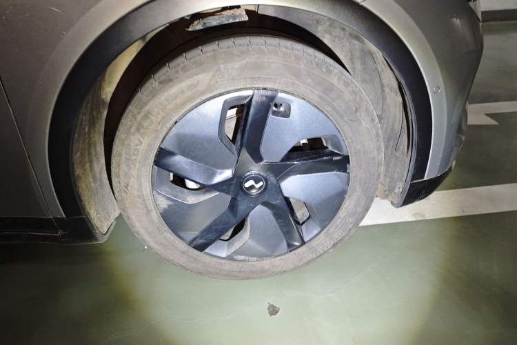 Used ONVO L60 2024 60 kWh Rear-Drive Version Right Front Wheel Hub