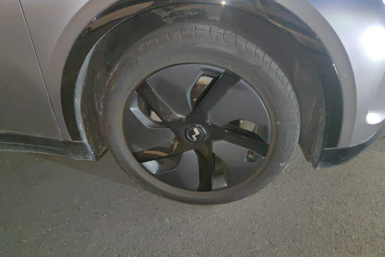 Used ONVO L60 2024 60 kWh Rear-Drive Version Right Front Wheel Hub