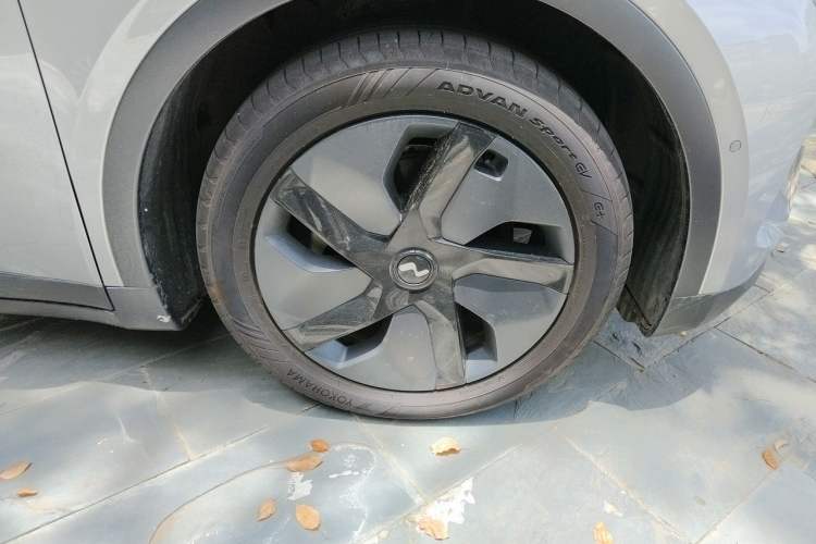 Used ONVO L60 2024 60 kWh Rear-Drive Version Right Front Wheel Hub