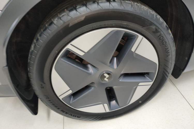 Used ONVO L60 2024 60 kWh Rear-Drive Version Right Rear Wheel Hub