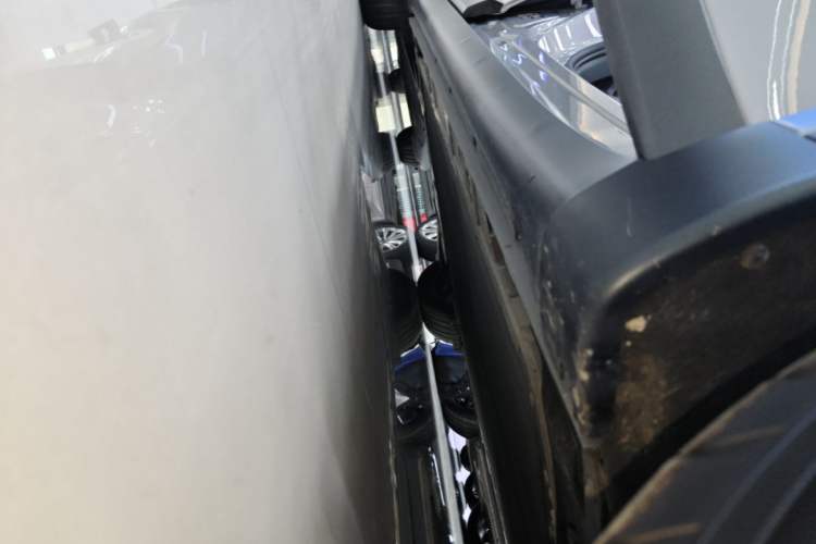 Used ONVO L60 2024 60 kWh Rear-Drive Version Right Side Sill