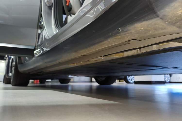 Used ONVO L60 2024 60 kWh Rear-Drive Version Right Side Sill