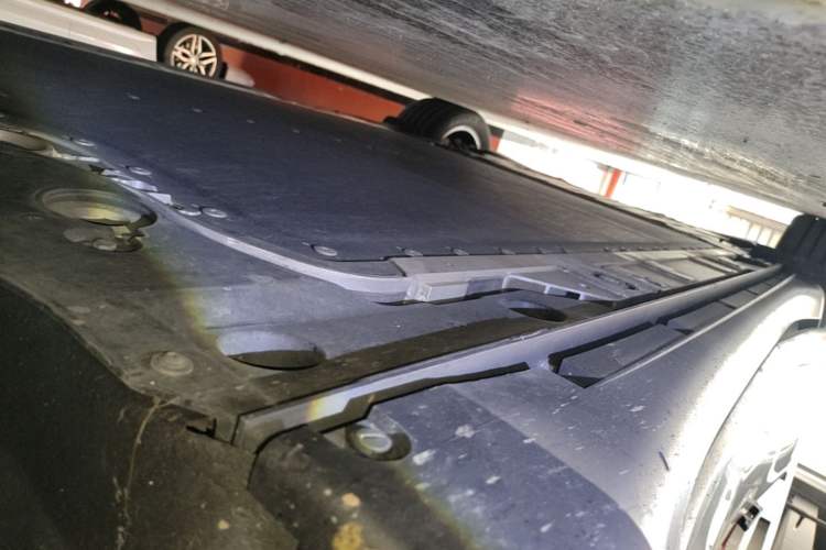 Used ONVO L60 2024 60 kWh Rear-Drive Version Right Side Sill