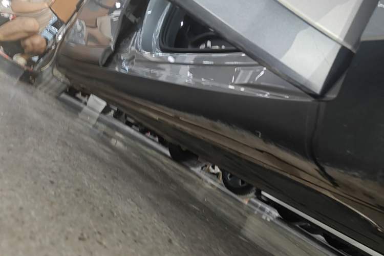 Used ONVO L60 2024 60 kWh Rear-Drive Version Right Side Sill