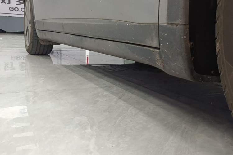 Used ONVO L60 2024 60 kWh Rear-Drive Version Right Side Sill