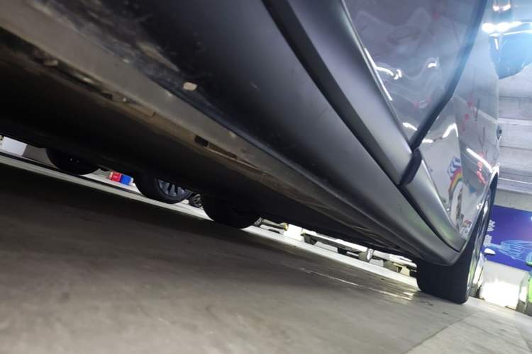 Used ONVO L60 2024 60 kWh Rear-Drive Version Right Side Sill