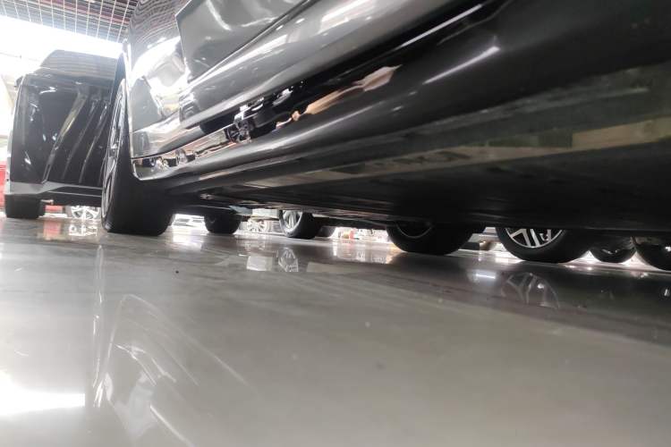 Used ONVO L60 2024 60 kWh Rear-Drive Version Right Side Sill