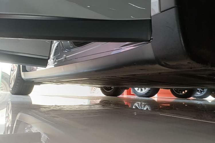 Used ONVO L60 2024 60 kWh Rear-Drive Version Right Side Sill