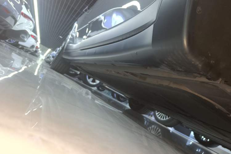 Used ONVO L60 2024 60 kWh Rear-Drive Version Right Side Sill