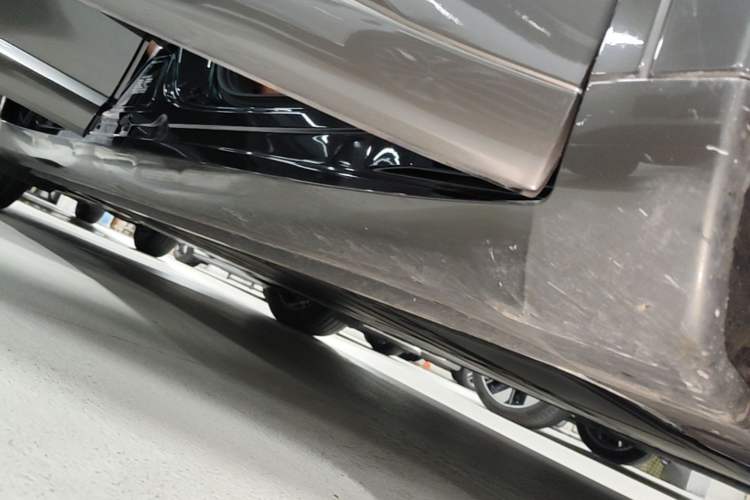 Used ONVO L60 2024 60 kWh Rear-Drive Version Right Side Sill