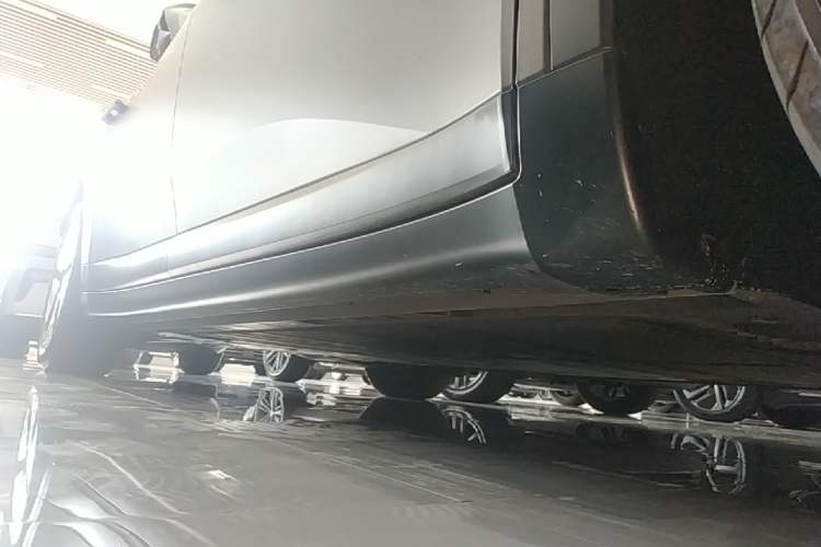 Used ONVO L60 2024 60 kWh Rear-Drive Version Right Side Sill