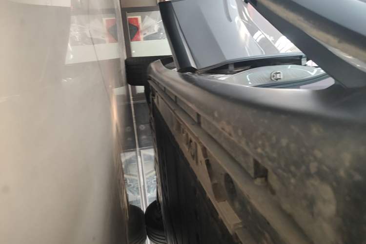 Used ONVO L60 2024 60 kWh Rear-Drive Version Right Side Sill