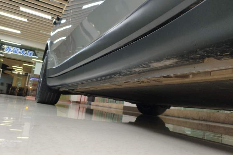 Used ONVO L60 2024 60 kWh Rear-Drive Version Right Side Sill
