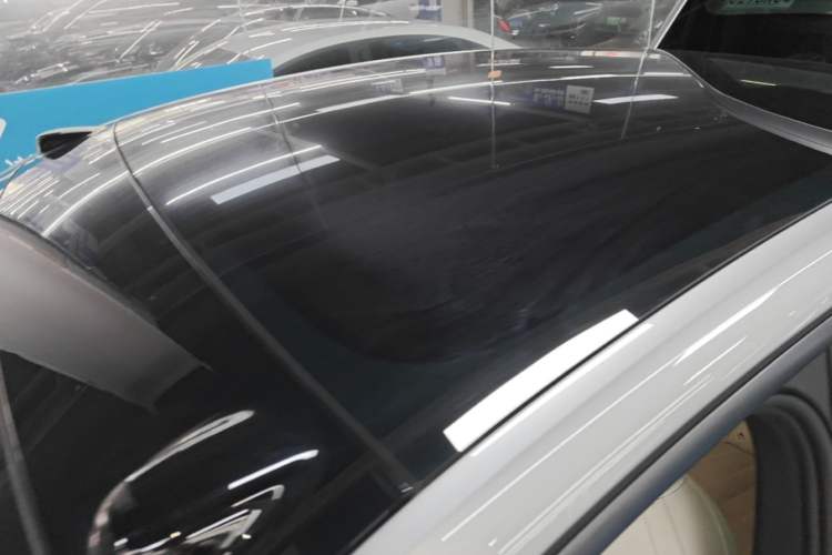 Used ONVO L60 2024 60 kWh All-Wheel Drive Roof