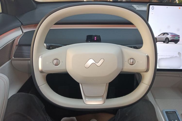 Used ONVO L60 2024 60 kWh All-Wheel Drive Steering Wheel