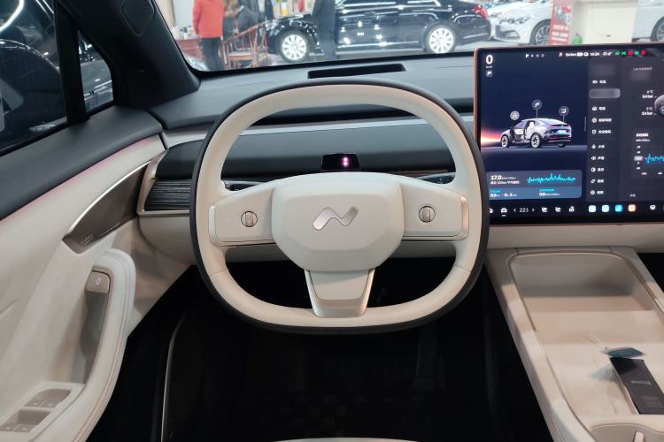 Used ONVO L60 2024 60 kWh All-Wheel Drive Steering Wheel
