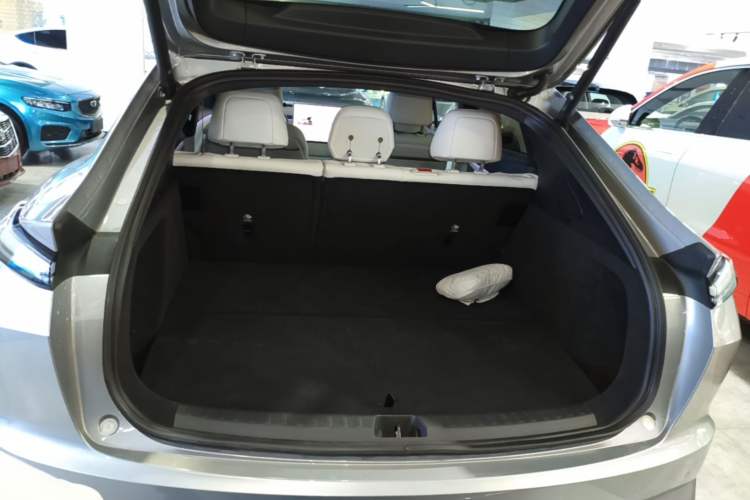 Used ONVO L60 2024 60 kWh Rear-Drive Version Trunk