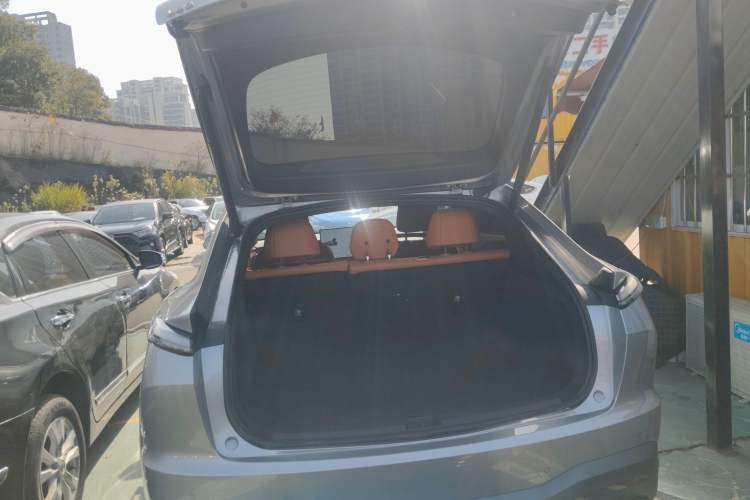 Used ONVO L60 2024 60 kWh Rear-Drive Version Trunk