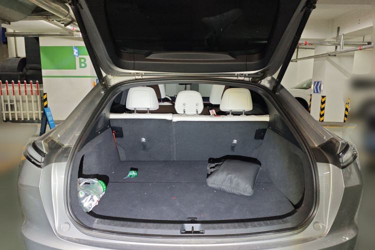 Used ONVO L60 2024 60 kWh Rear-Drive Version Trunk