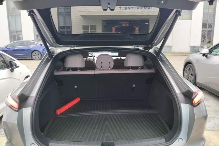 Used ONVO L60 2024 60 kWh Rear-Drive Version Trunk