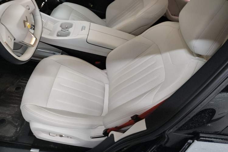 Used ONVO L60 2024 60 kWh Rear-Drive Version Left Front Seat