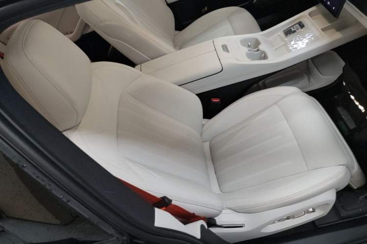 Used ONVO L60 2024 60 kWh Rear-Drive Version Right Front Seat