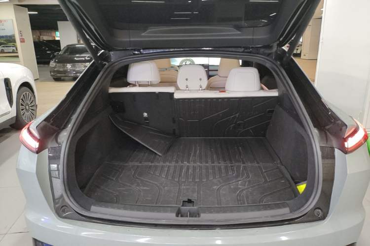 Used ONVO L60 2024 60 kWh Rear-Drive Version Trunk