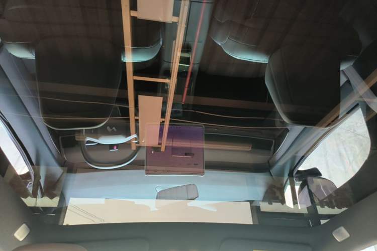 Used ONVO L60 2024 60 kWh Rear-Drive Version Headliner