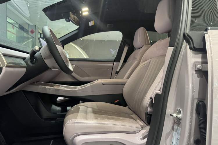 Used ONVO L60 2024 60 kWh Rear-Drive Version Interior 1