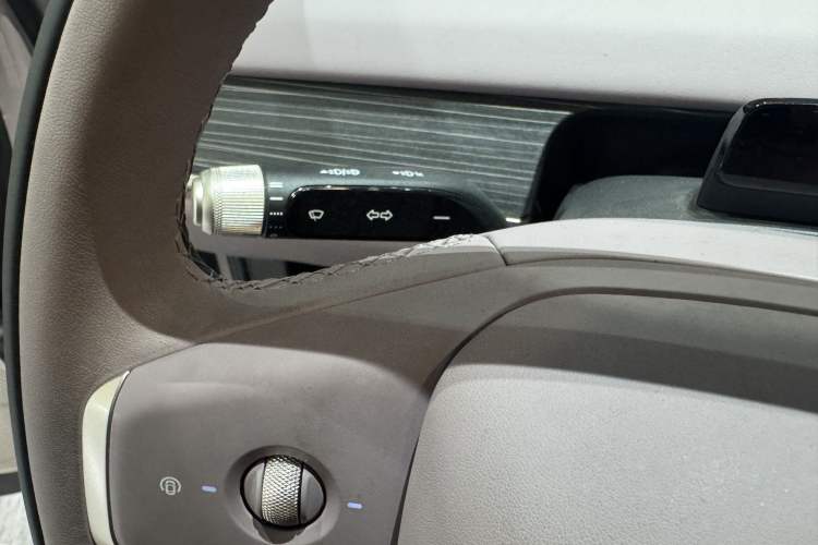 Used ONVO L60 2024 60 kWh Rear-Drive Version Interior 5