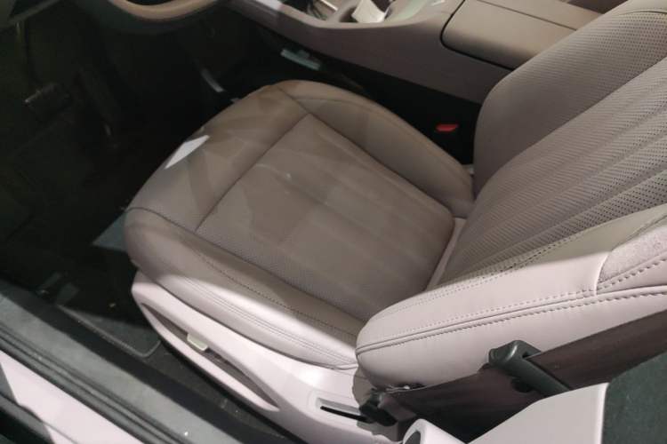 Used ONVO L60 2024 60 kWh Rear-Drive Version Left Front Seat