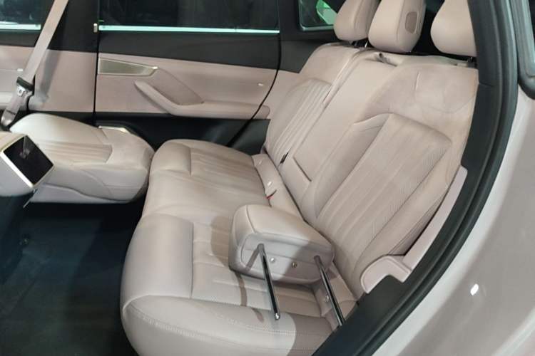 Used ONVO L60 2024 60 kWh Rear-Drive Version Left Rear Seat