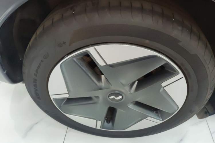 Used ONVO L60 2024 60 kWh Rear-Drive Version Exterior 4