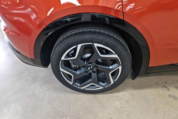 Used ONVO L60 2024 60 kWh All-Wheel Drive Exterior 5