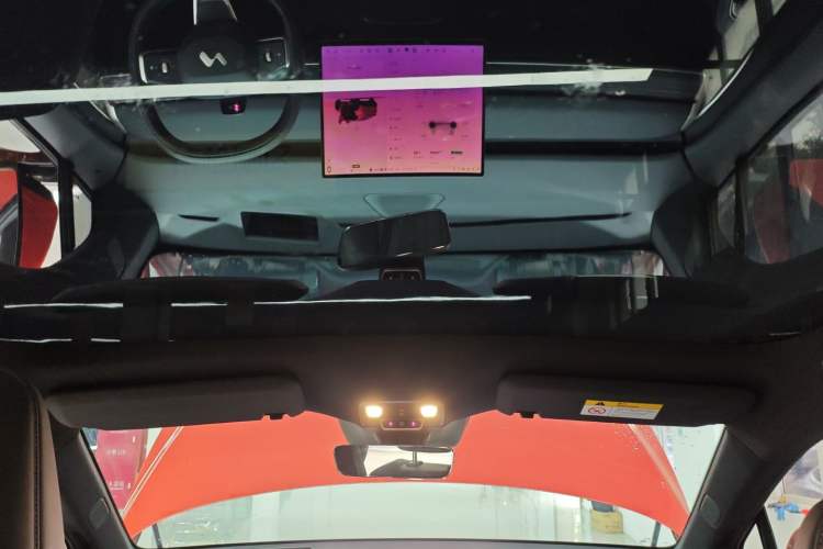 Used ONVO L60 2024 60 kWh All-Wheel Drive Headliner