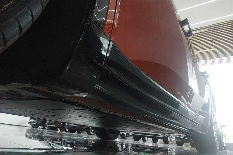 Used ONVO L60 2024 60 kWh Rear-Drive Version Left Side Sill