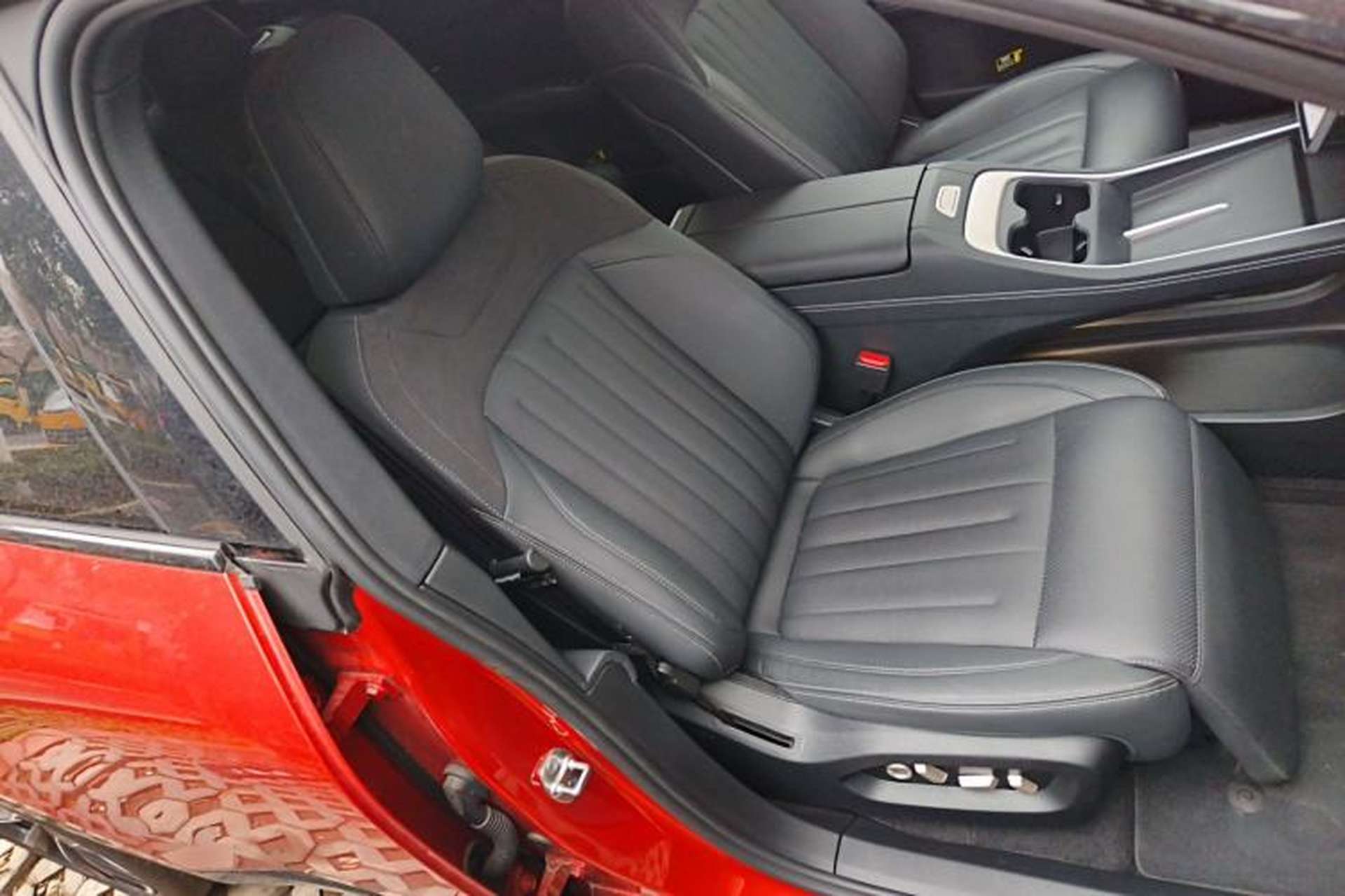 Used ONVO L60 2024 60 kWh All-Wheel Drive Right Front Seat