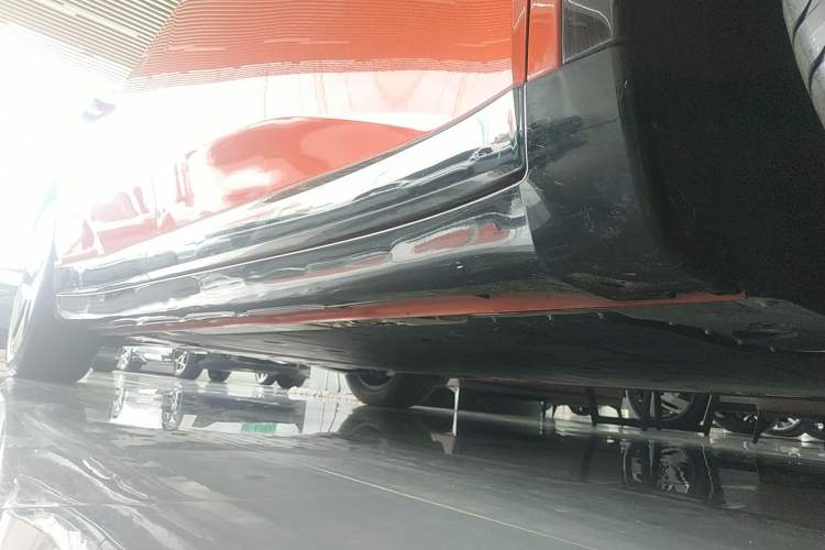 Used ONVO L60 2024 60 kWh Rear-Drive Version Right Side Sill