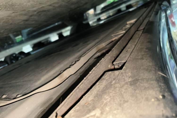 Used ONVO L60 2024 60 kWh All-Wheel Drive Right Side Sill