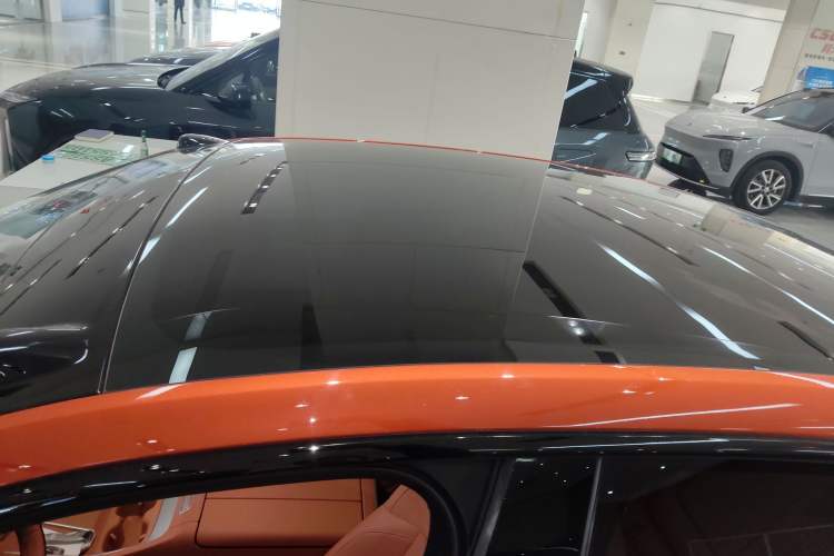 Used ONVO L60 2024 60 kWh All-Wheel Drive Roof
