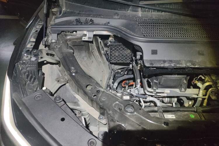 Used ONVO L60 2024 60 kWh Rear-Drive Version Engine Bay Right